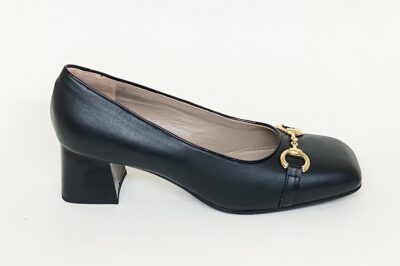 Scollata da donna con accessorio in pelle nera tacco 5 cm € 169,90