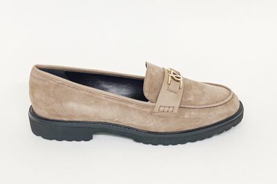 Mocassino da donna con accessorio in camoscio beige  € 179,90