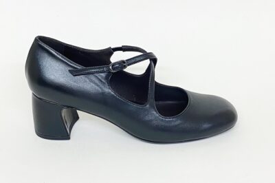 Scollata da donna con cinturini incrociati in pelle nera tacco 6 cm € 165,00