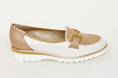 Mocassino da donna con accessorio in pelle bicolore bianca e cuoio € 169,90