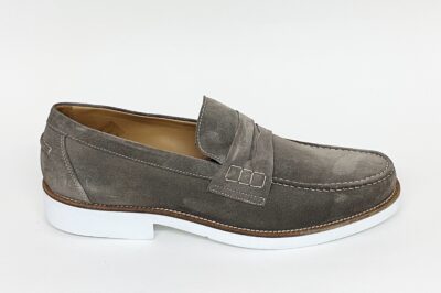 Mocassino da uomo misure grandi in camoscio taupe € 175,00