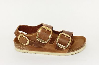 Sandalo Birkenstock Milano Big Buckle da donna in pelle cognac € 160,00
