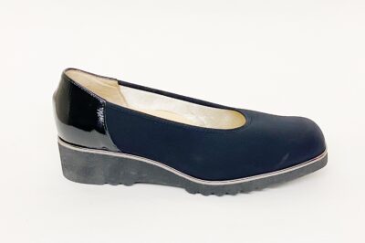 Scollata da donna in tessuto nero Zeppa 4 cm € 139,90