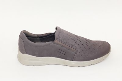 Pantofola da uomo con elastici in nabuk traforato marrone € 119,90