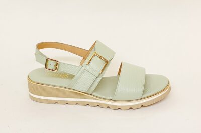 Sandalo da donna con fibbia in pelle verde € 99,90