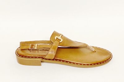 Sandalo infradito da donna con accessorio in pelle cuoio € 109,90