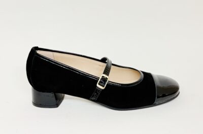Scollata con cinturino in camoscio nero tacco 3 cm € 159,90
