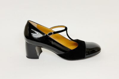 Scollata con cinturini  in camoscio e vernice nera tacco 6 cm € 179,90