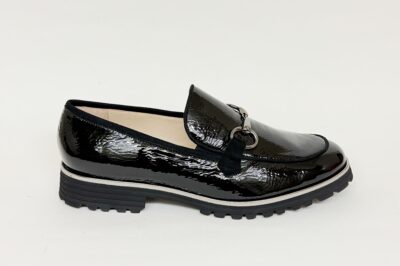 Mocassino da donna in vernice nera € 165,00