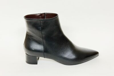 Stivaletto da donna in pelle nera tacco 5 cm € 219,90
