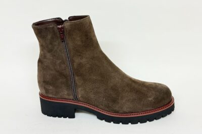 Stivaletto da donna con cerniere in camoscio testa di moro € 209,90