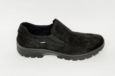 Pantofola da donna con elastici in camoscio nero € 120,00
