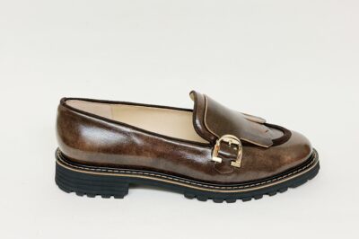 Mocassino da donna con frangia in pelle marrone € 165,00