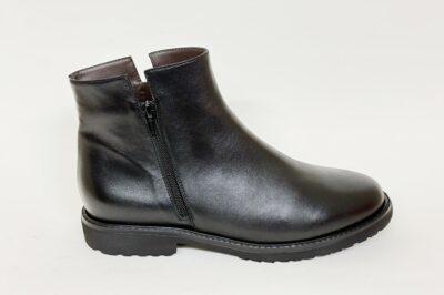 Stivaletto da donna con cerniere in pelle nera € 209,90