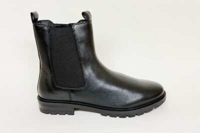 Stivaletto con elastici in pelle nera € 130,00