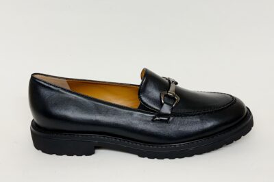 Mocassino da donna con accessorio in pelle nera € 199,90