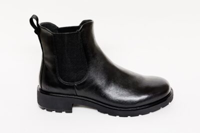 Stivaletto con elastici in pelle nera € 139,90