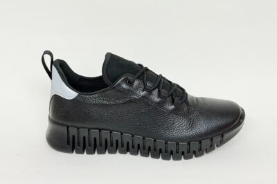 Sneaker da donna in pelle nera fodera goretex € 179,90