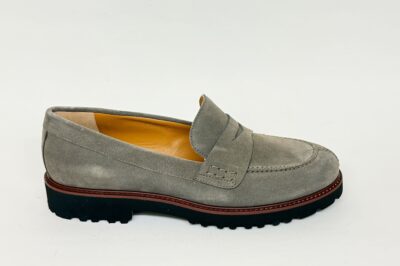 Mocassino da donna in in camoscio tortora € 199,90