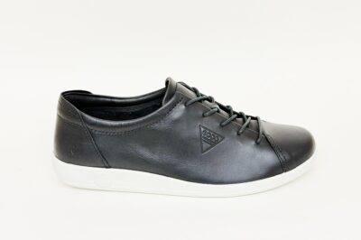 Sneaker da donna in pelle nera € 129,90