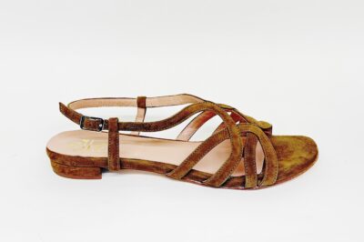 Sandalo da donna con listini in camoscio tabacco € 119,90