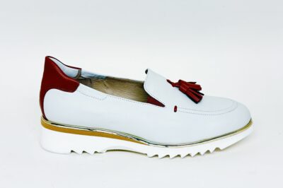 Mocassino da donna con nappine in pelle bicolore bianca e cuoio € 169,90