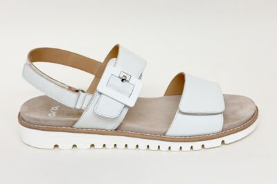Sandalo da donna con strappi e fibbia in pelle bianca € 99,90