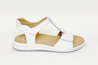 Sandalo da donna con strappi in pelle bianca € 110,00