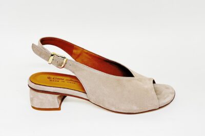 Sandalo da donna in camoscio tortora tacco 4 cm € 119,90