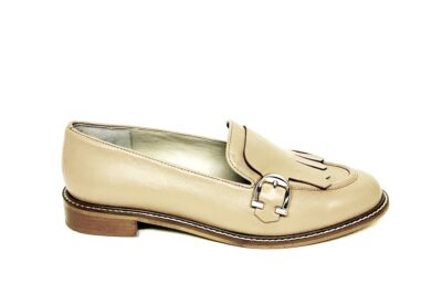 Mocassino da donna con frangia e fibbia in pelle beige € 169,90