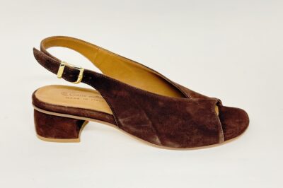 Sandalo da donna in camoscio testa di moro tacco 4 cm € 119,90