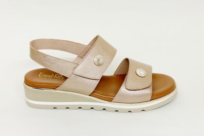 Sandalo da donna con strappi in pelle laminata bronzo € 109,90