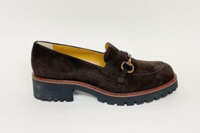 Mocassino da donna con accessorio in camoscio testa di moro fondo carrarmato € 199,90