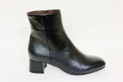 Stivaletto da donna in pelle nera tacco 5 cm € 229,90