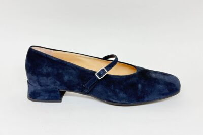 Scollata con cinturino in camoscio blu tacco 3 cm € 159,90