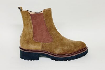 Stivaletto da donna con elastici e cerniera in camoscio cuoio € 199,90