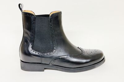 Stivaletto wilson da donna con elastici in pelle nera € 159,90
