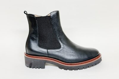 Stivaletto da donna con elastici e cerniera in pelle nera € 199,90